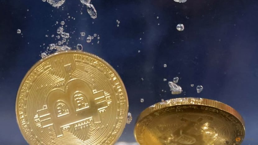 Bitcoin last down 7.4% at $18,915 Bitcoin last down 7.4% at $18,915