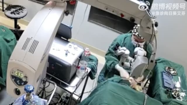 手术时拳打患者 中国眼科医生四年后被停职