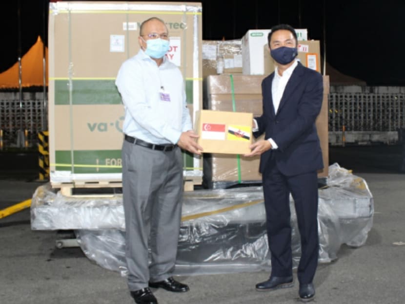 Singapore sends 100,000 doses of Moderna COVID-19 vaccine to Brunei Singapore sends 100,000 doses of Moderna COVID-19 vaccine to Brunei