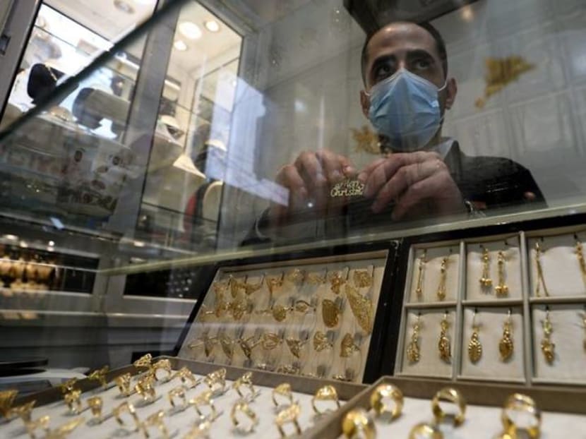 Gaza jeweller struggles to sell Christmas gold Gaza jeweller struggles to sell Christmas gold
