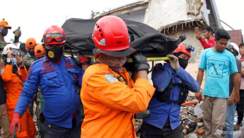 Quake death toll rises to 60 as Indonesia struggles with string of disasters Quake death toll rises to 60 as Indonesia struggles with string of disasters