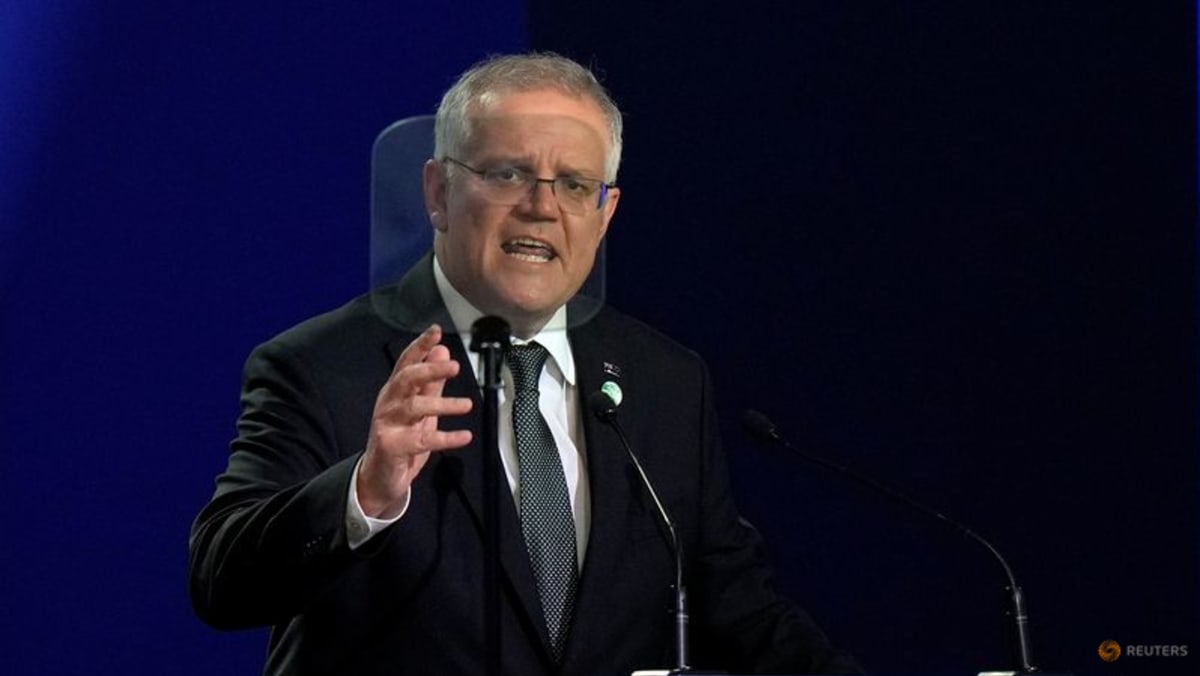 Saat kampanye pemilihan Australia memanas, PM Morrison menggembar-gemborkan kredensial pekerjaan setelah kesalahan saingan