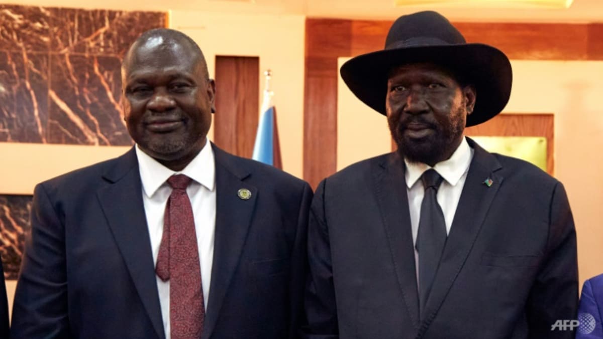 Saingan Sudan Selatan menyegel pakta keamanan dalam ‘tonggak sejarah’ perdamaian