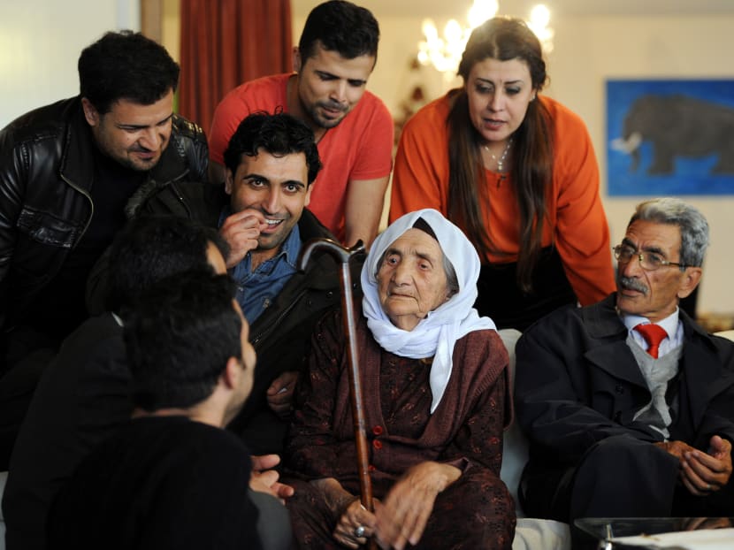 Sabria Khalaf, a 107-year-old woman from Syria, sits together with family members and journalists on the couch of her family in Holdorf, Germany, on March 17, 2014. Photo: AP/dpa