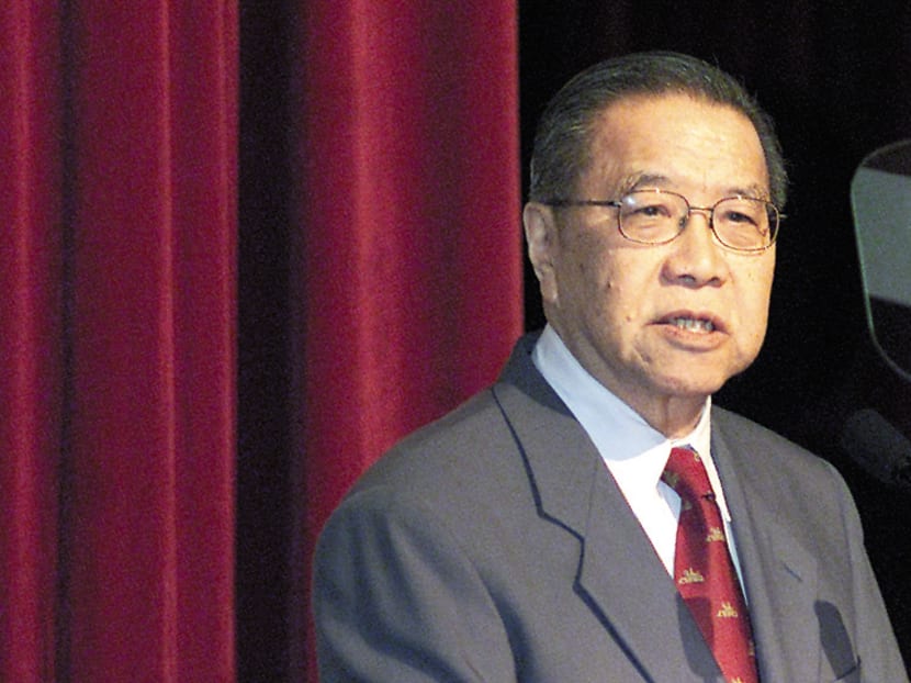 Former chief justice Yong Pung How dies aged 93.