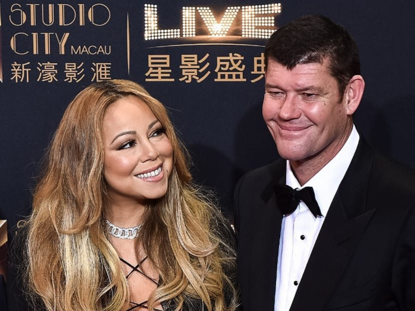 US singer Mariah Carey (L) looking at co-chairman of Melco Crown Entertainment, James Packer (R), as they stand on the red carpet ahead of the opening ceremony of the Studio City casino resort in Macau. Photo: AFP