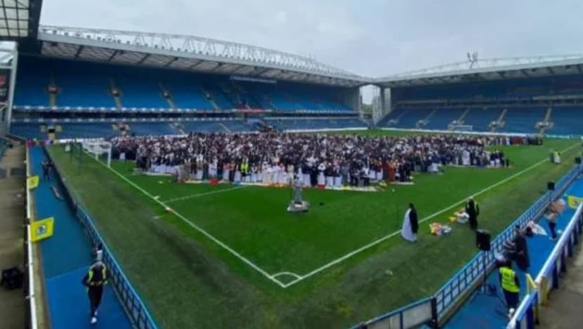 Blackburn Rovers kelab bola sepak pertama UK anjur solat Aidilfitri di stadium