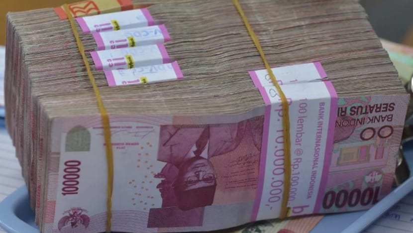 Man fined for not declaring currencies worth S$376,000 when entering Singapore Man fined for not declaring currencies worth S$376,000 when entering Singapore
