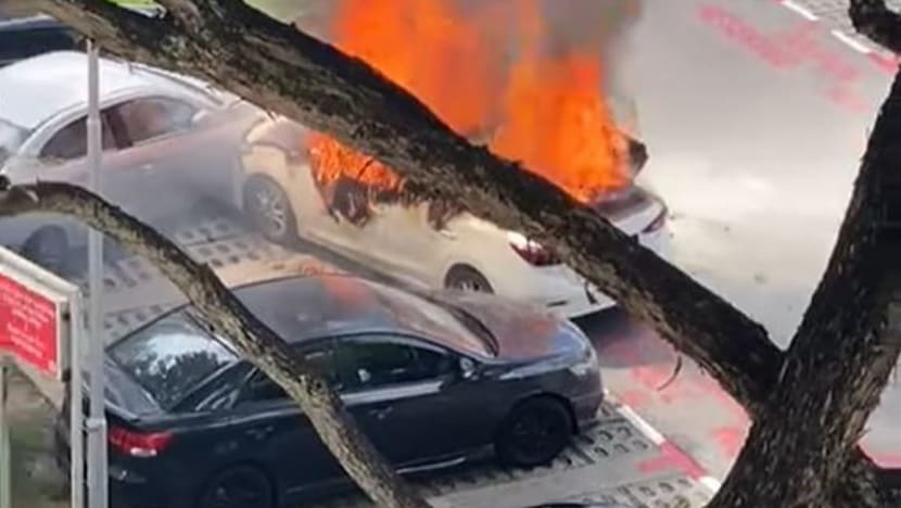 1 maut selepas kereta terbakar di Cassia Crescent 1 maut selepas kereta terbakar di Cassia Crescent
