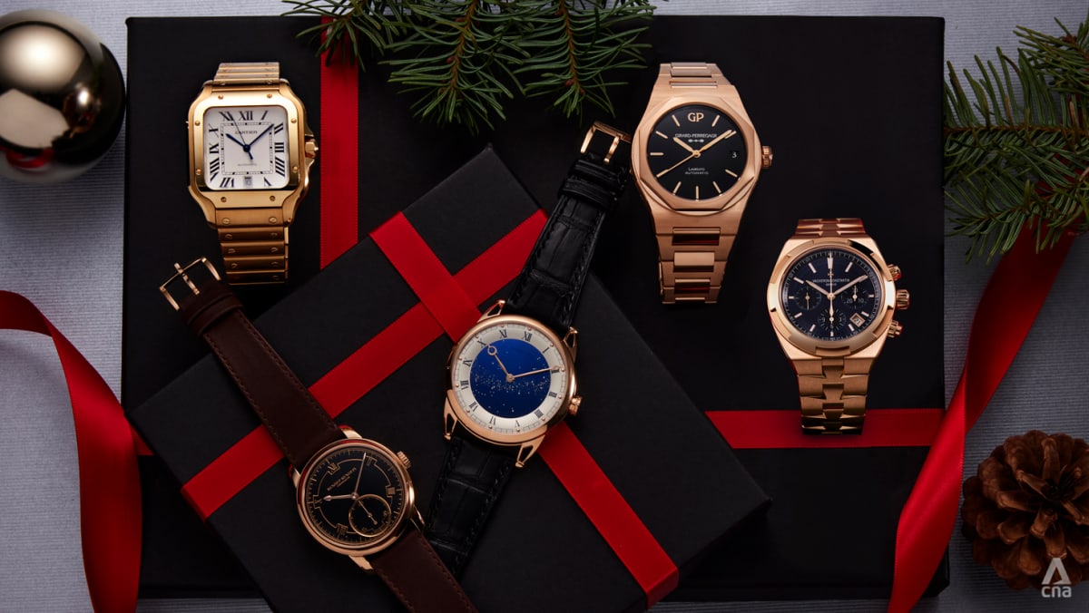 Gold cheap analog watch