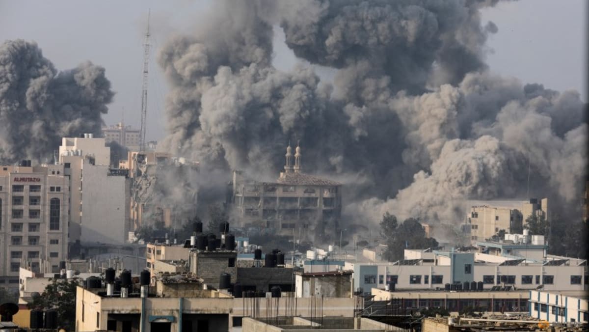 Photo of Izrael útočí na Gazu náletmi;  Biden odsudzuje „zlý“ Hamas