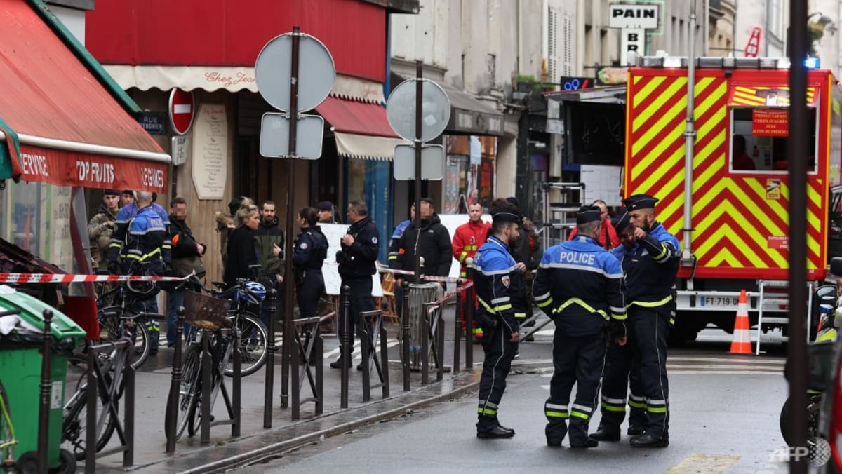 ‘Jelas menargetkan orang asing’: Tiga tewas, beberapa terluka setelah penembakan di pusat kota Paris