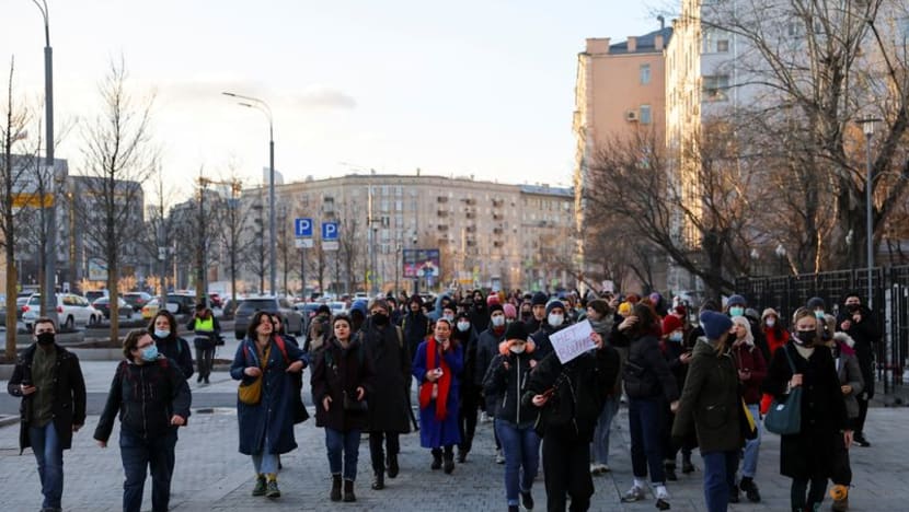 Anti-war protests held in cities across Russia, 2,000 people arrested Anti-war protests held in cities across Russia, 2,000 people arrested