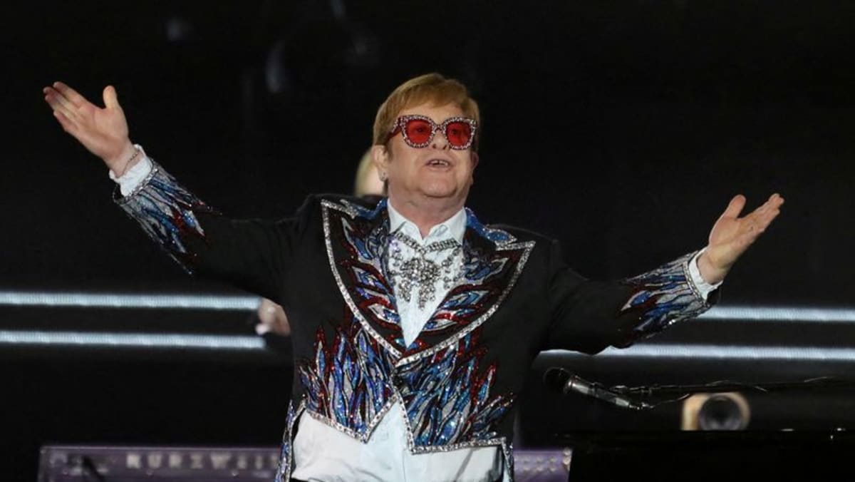 Elton John akan menjadi headline Glastonbury di pertunjukan terakhir tur perpisahannya di Inggris
