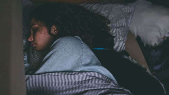 在“暗”室里睡觉　2个守则保护肠道健康、不易变胖！