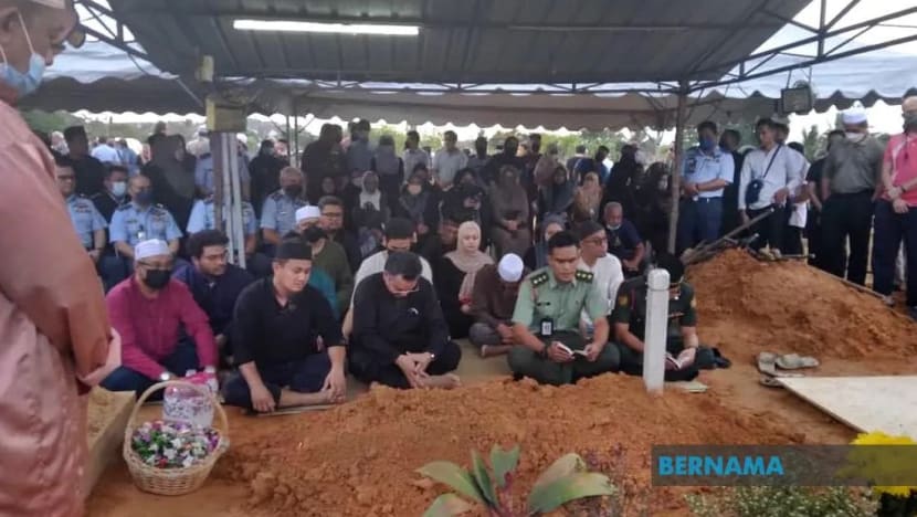 Jurulatih penerbangan maut dalam nahas pesawat ringan di Ipoh selamat dikebumikan Jurulatih penerbangan maut dalam nahas pesawat ringan di Ipoh selamat dikebumikan