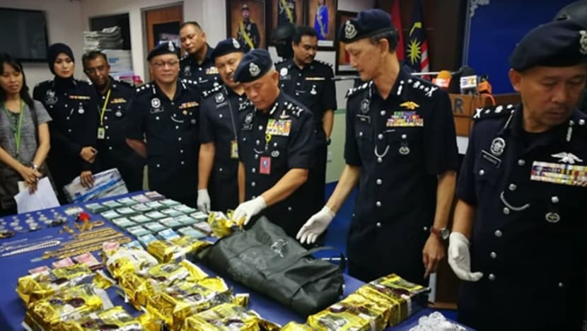 Polis Johor rampas dadah, kereta mewah, barang kemas dan wang tunai bernilai berjuta-juta ringgit