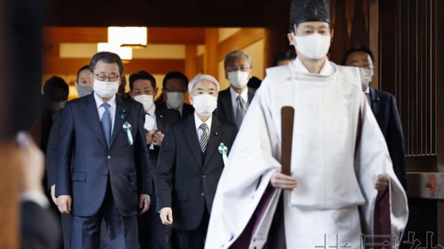 日本近百名议员参拜靖国神社 中韩表不满