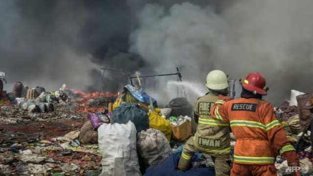 印尼垃圾填埋场失火多天 当地政府实施21天紧急状态令