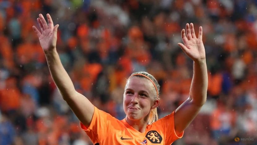 Netherlands international Groenen joins PSG from Manchester United Netherlands international Groenen joins PSG from Manchester United