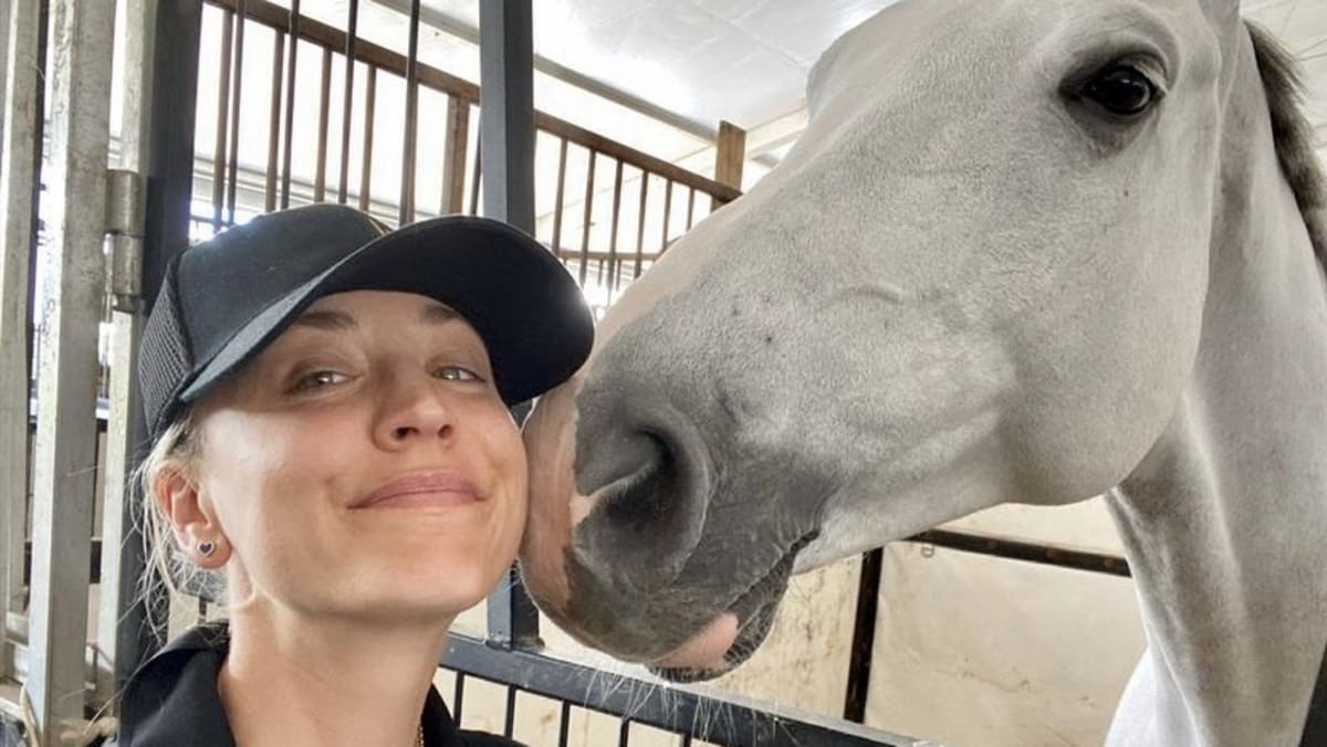 kaley-cuoco-offers-to-buy-horse-punched-by-german-olympic-coach