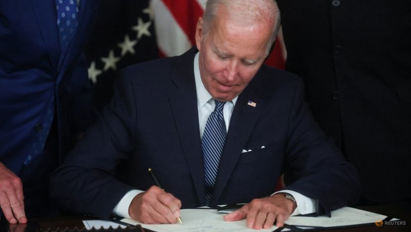 Biden signs inflation act, hands pen to Manchin 