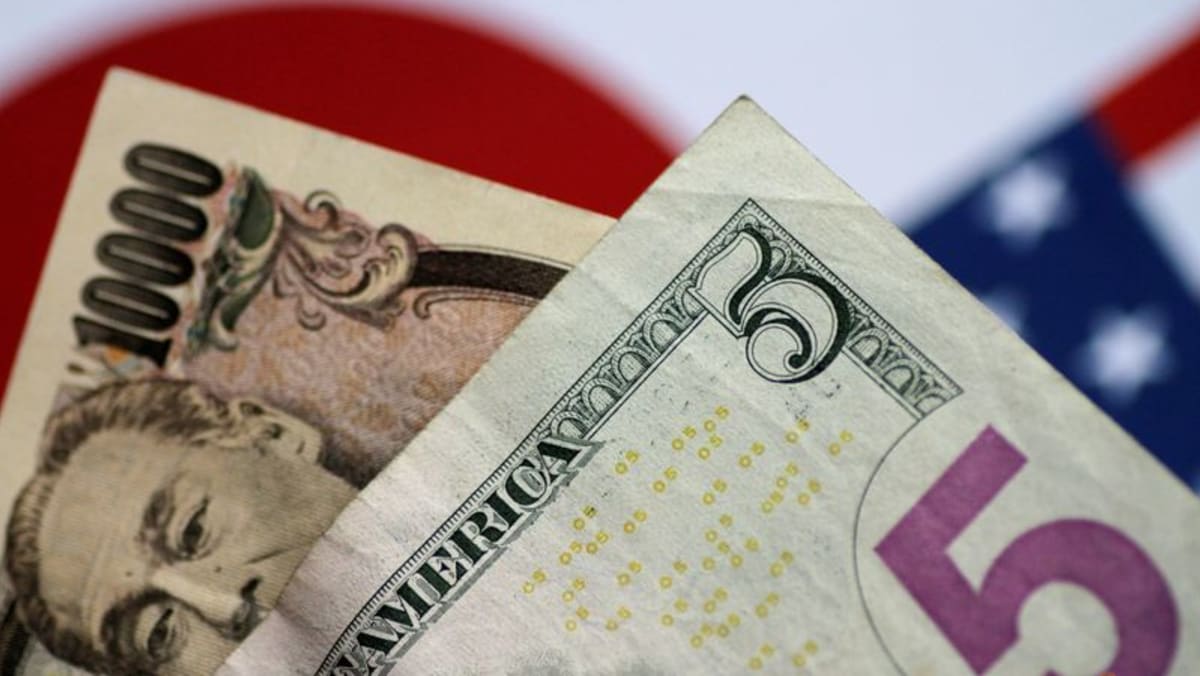 Dolar AS yang tangguh naik ke level tertinggi 24 tahun terhadap yen, puncak 37 tahun terhadap sterling