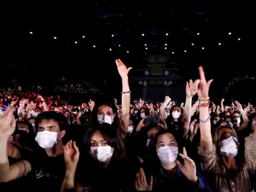 Paris venue hosts indoor rock concert - with masks and virus tests