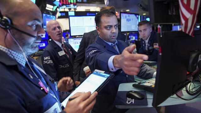 美国华尔街股市回弹 三大股指涨幅约1%