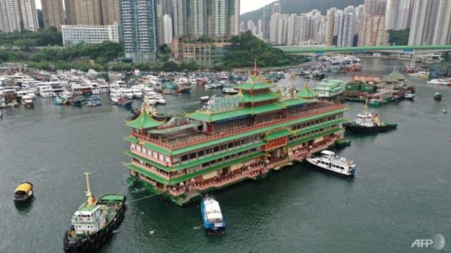 遇侧浪翻船 香港珍宝海鲜舫沉没南中国海