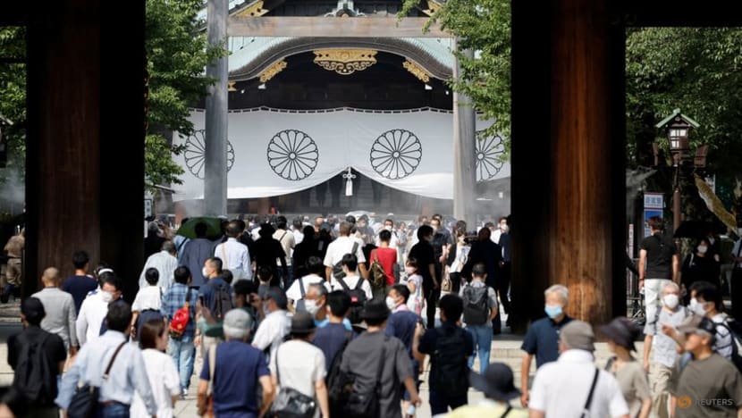 Japan PM makes donation to Yasukuni war dead shrine, Cabinet members visit