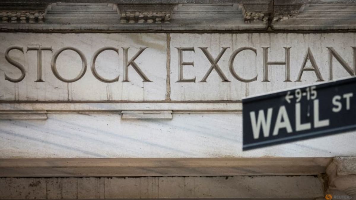 Wall Street naik dalam reli pembelian saat turun, minyak turun