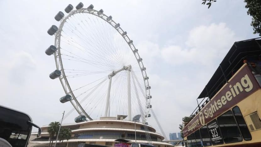Singapore Flyer kembali beroperasi selepas 4 bulan ditutup; tempoh operasi kini lebih singkat Singapore Flyer kembali beroperasi selepas 4 bulan ditutup; tempoh operasi kini lebih singkat
