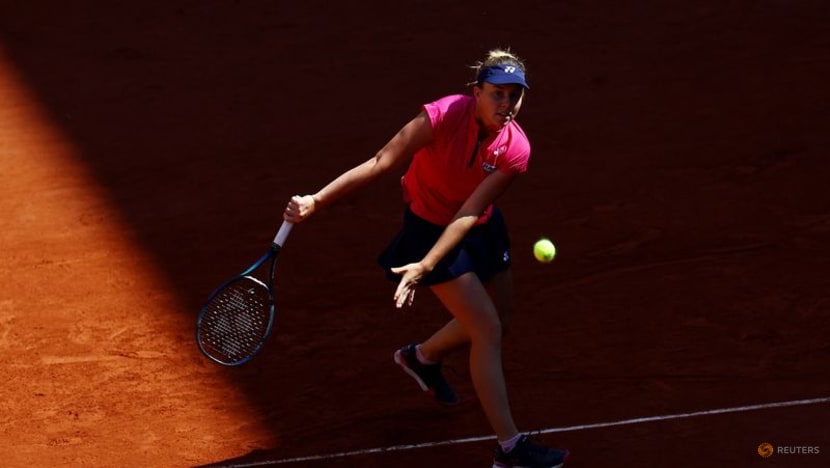 Title contender Rybakina marches past teenager Noskova into third round