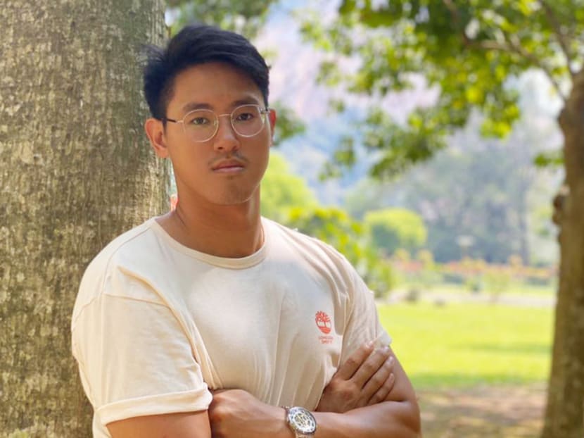 Malaysian national swimmer Lim Ching Hwang is now saying that he wishes to swim competitively for Singapore. Malaysian national swimmer Lim Ching Hwang is now saying that he wishes to swim competitively for Singapore.