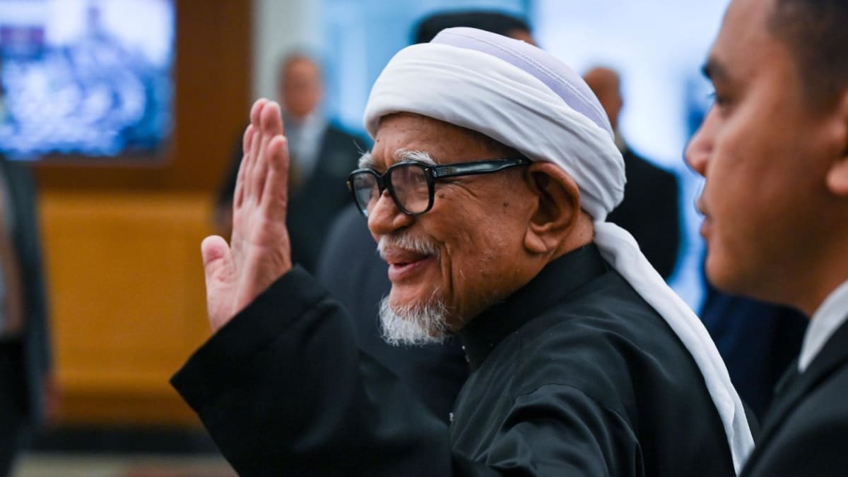 PAS dan pemimpinnya Abdul Hadi mencoba mengeksploitasi cakrawala politik Malaysia yang sedang berubah
