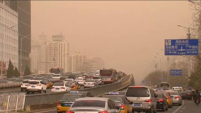 Ribut pasir selubungi Beijing, amaran kabut tebal selama 3 hari