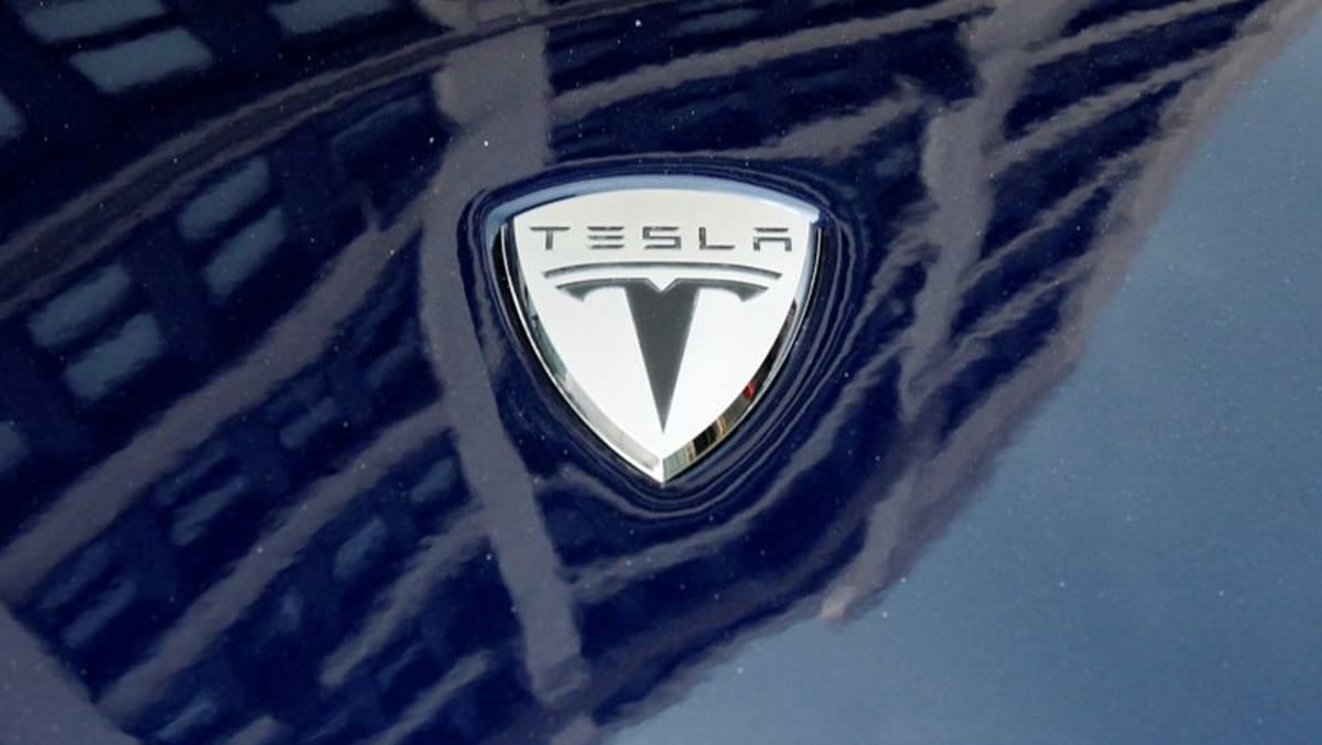 Tesla menominasikan co-founder JB Straubel untuk bergabung