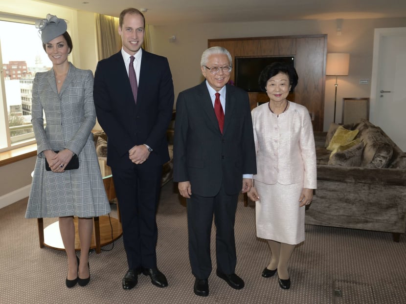 President Tony Tan welcomed by Queen Elizabeth II