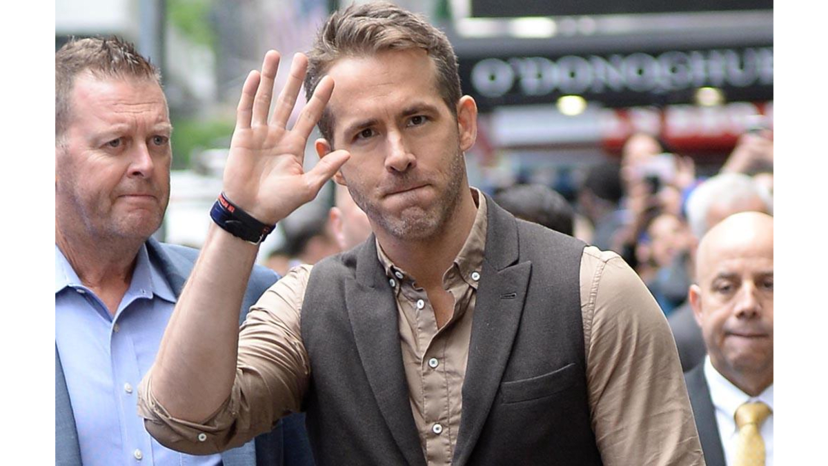 https://onecms-res.cloudinary.com/image/upload/s--BZ2KMbUs--/c_fill,g_auto,h_676,w_1200/f_auto,q_auto/v1/8days-migration/ryan-reynolds-and-john-krasinski-in-talks-for-------20191016151614237-data_0.png?itok=6eYUEirT