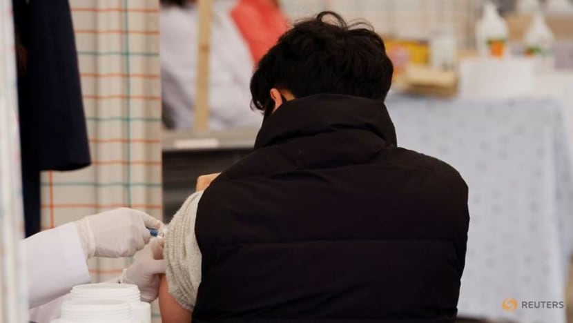 South Korea sticks to flu vaccine plan despite safety fears after 25 die South Korea sticks to flu vaccine plan despite safety fears after 25 die