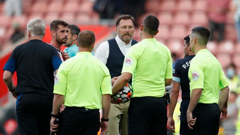 Football:
Antonio sees red in West Ham's scoreless draw at Southampton Football:
Antonio sees red in West Ham's scoreless draw at Southampton