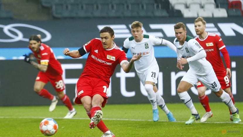 Union squeeze past Gladbach 1-0 to hold on to third place