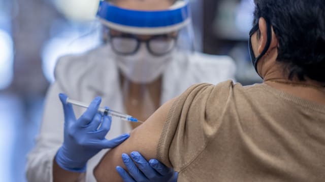 冠病疫苗接种中心周六时间延长措施至明年2月底