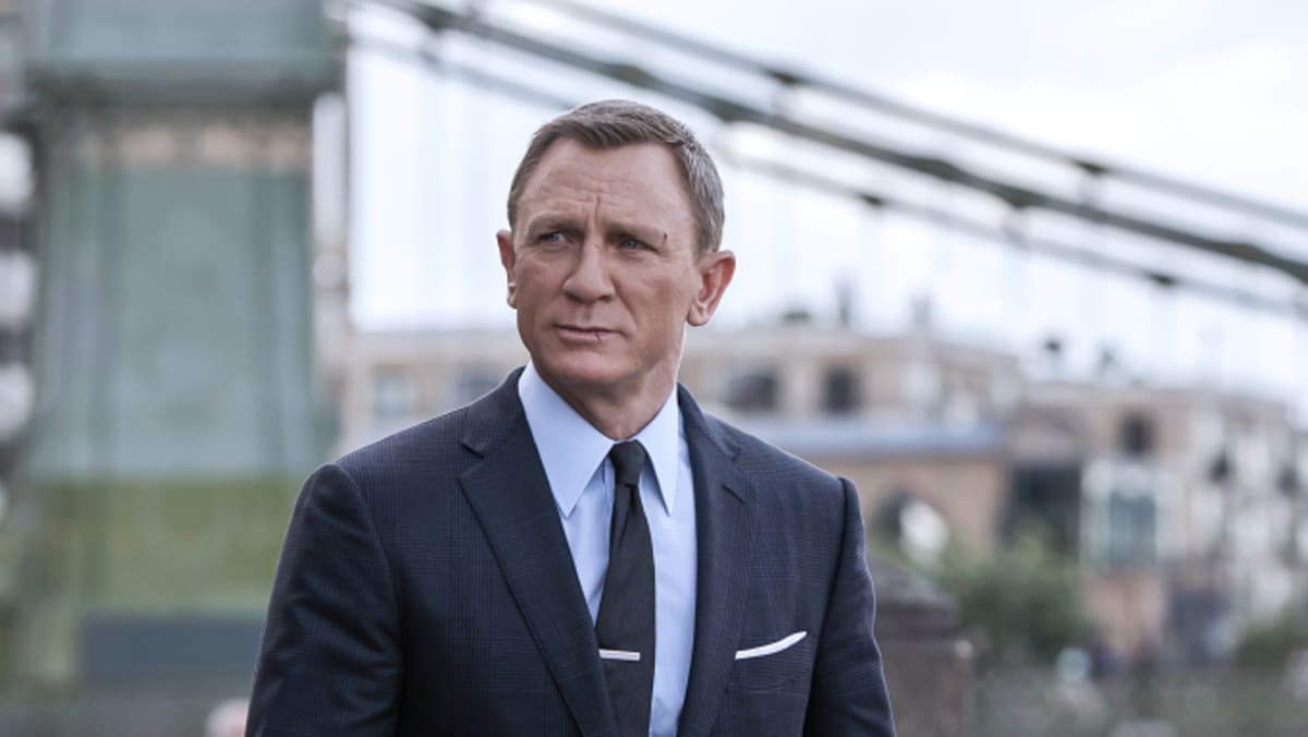 Daniel craig dress online