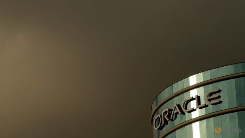 Oracle offers to move clients to cloud for free as it plays catch-up Oracle offers to move clients to cloud for free as it plays catch-up