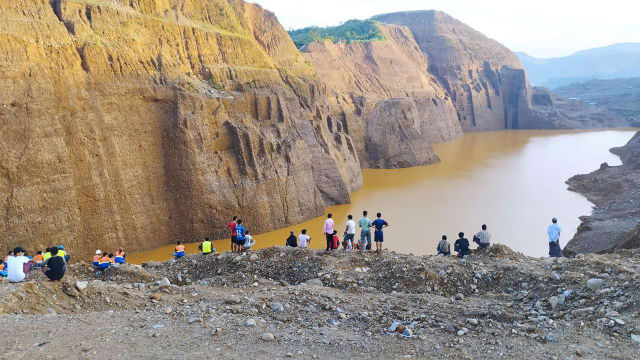 缅甸北部一玉石矿场因豪雨引发土石流 导致一人死亡