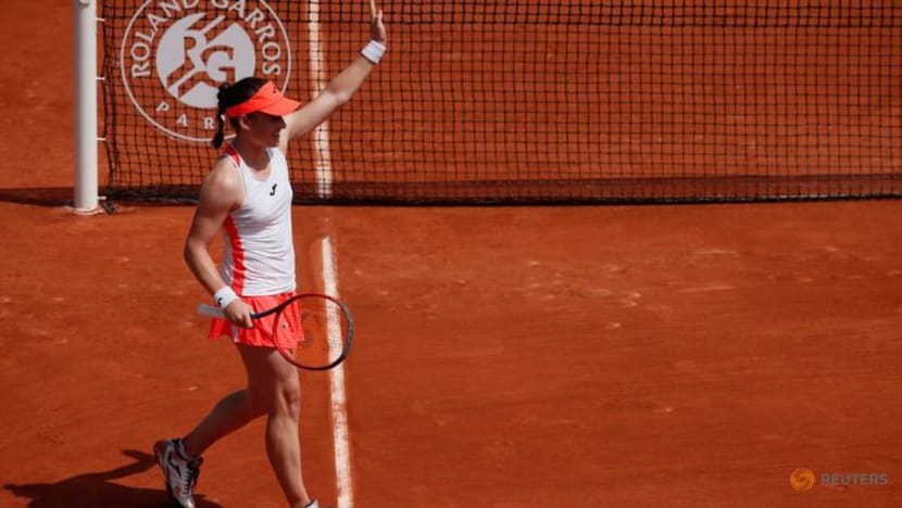 Tennis-Zidansek beats Cirstea to storm into French Open quarter-finals