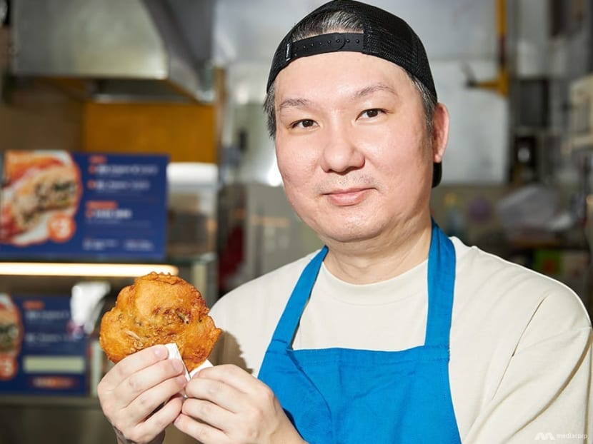 This first-time hawker started selling deep-fried oyster cakes after quitting his job as a graphic designer This first-time hawker started selling deep-fried oyster cakes after quitting his job as a graphic designer
