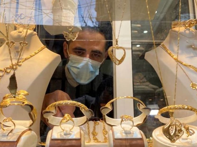Gaza jeweller struggles to sell Christmas gold Gaza jeweller struggles to sell Christmas gold